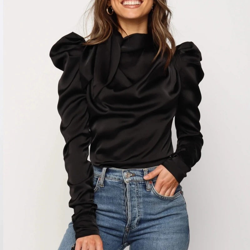 Silkesblus med Volanger Från Kontoret till Kväll